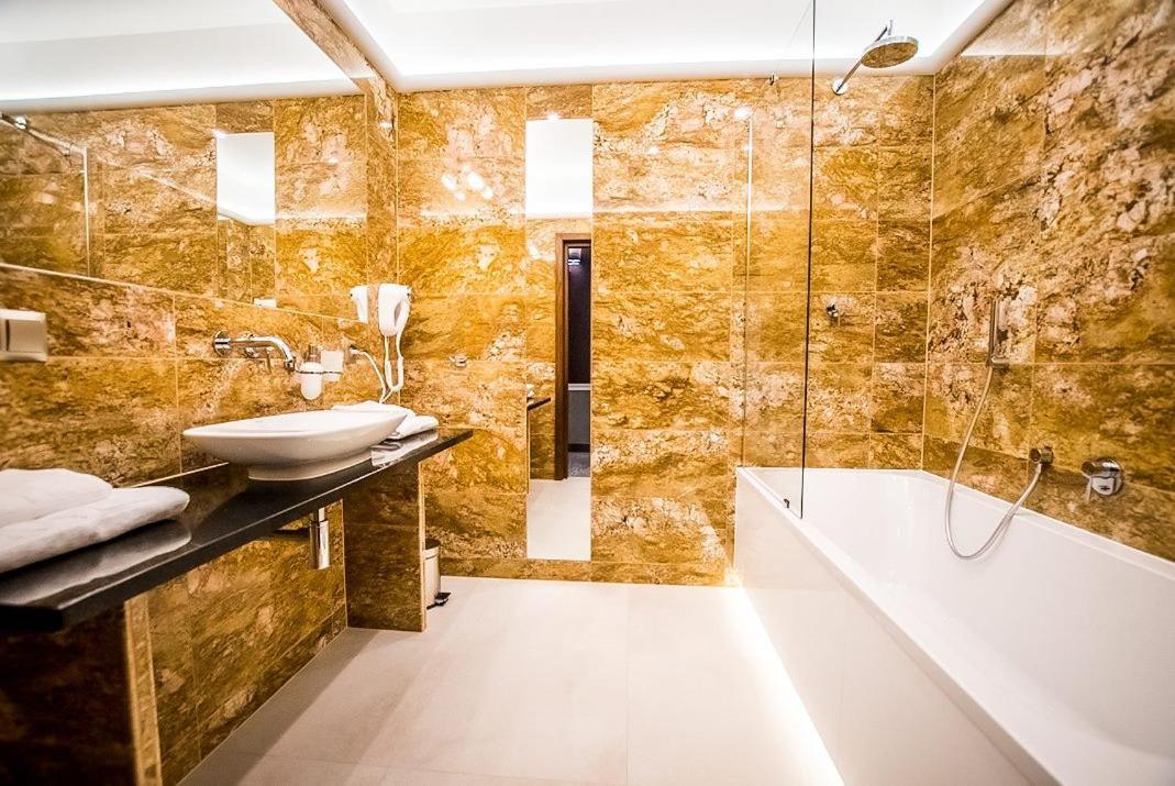 Hotel Palac Poledno Kamer foto